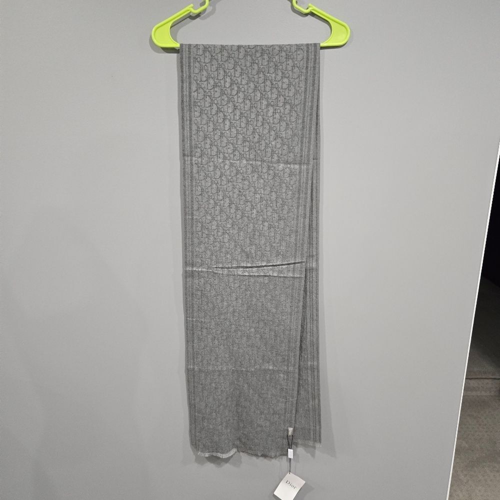 🐢 NWT Christian Dior Cashmere Trotter Scarf Grey. 80" Long 11" Wide